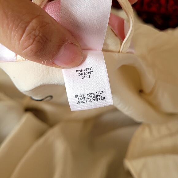 Vtg Victoria Secret Embroidered Robe Ivory Black Flowers Vines - Picture 8 of 8